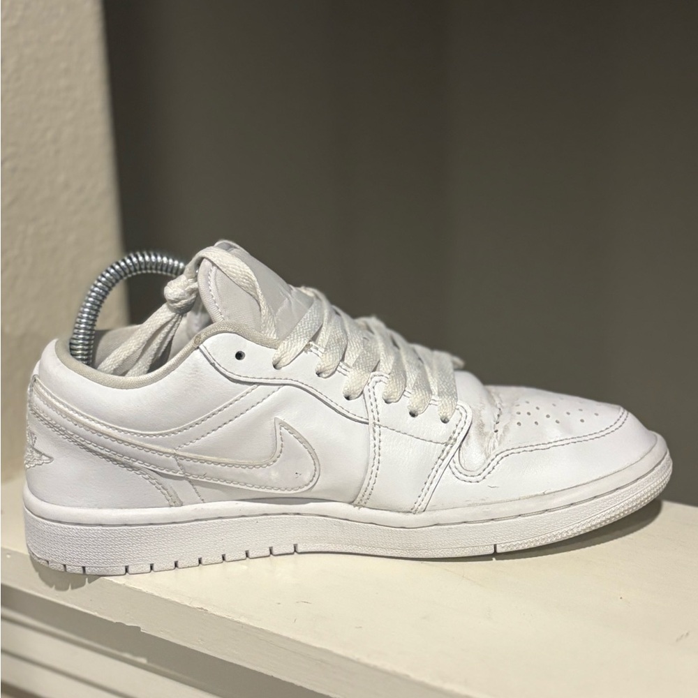 Nike Air Jordan 1 Low Triple White Women Size 8 DV0990-111 - Picture 6 of 11